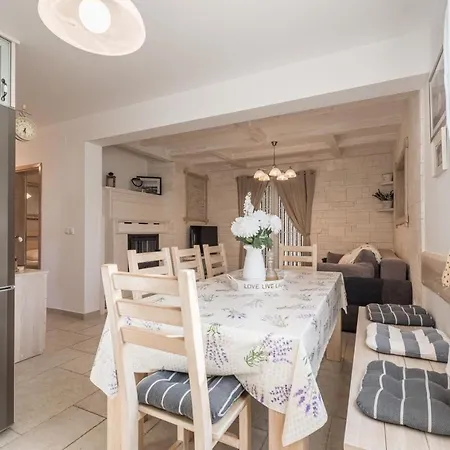 Kirstin ヴィラ プリヴラカ